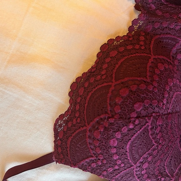 Victorias Secret Push Up Bra (32C) - Picture 9 of 10